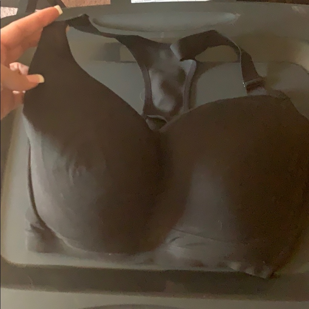 Victoria’s Secret incredible under wire sports bra